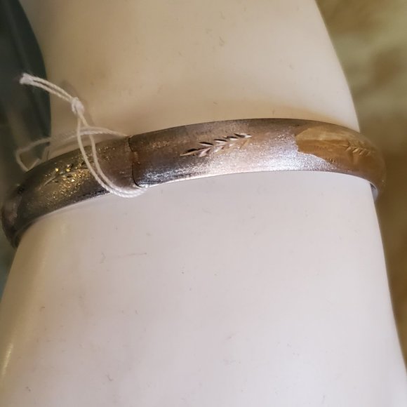 14K  white  gold  bangle beautiful bracelet - Picture 2 of 10